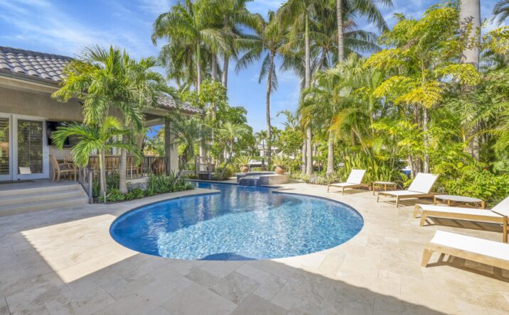 Tropical circular pool design by CKA Construction