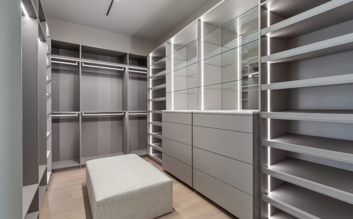 San Marino Wardrobe Room